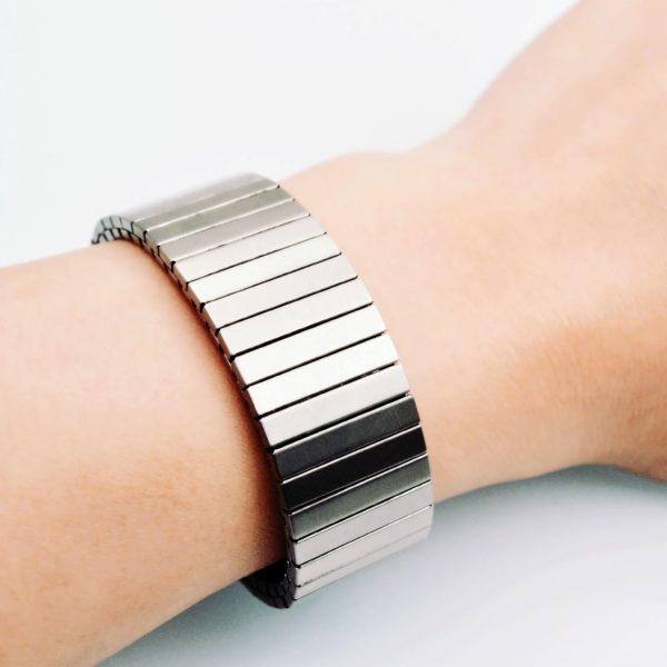 Bracelet Acier Inoxydable 304 Brossé 22mm Élastique à Surface Plate avec Perle Bambou